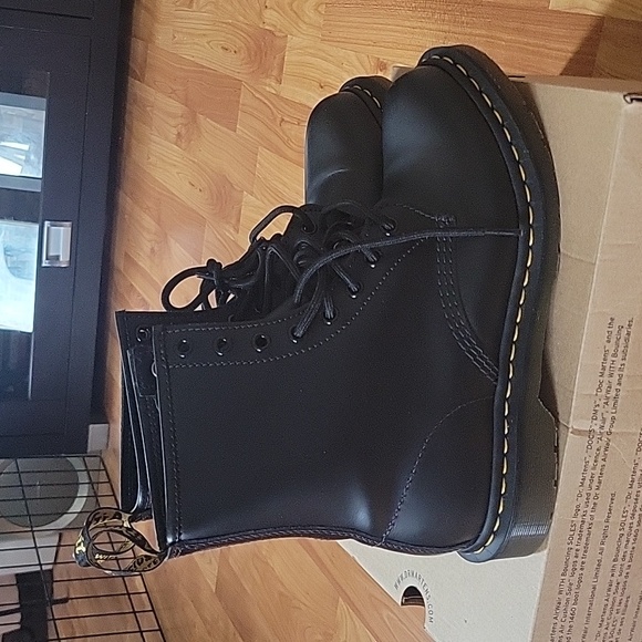 Women's Dr. Martens - Picture 8 of 9